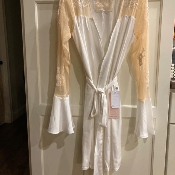 NWT Beautiful Bridal robe by Robed With Love - Hildy Rose size 1X white - Picture 13 of 16